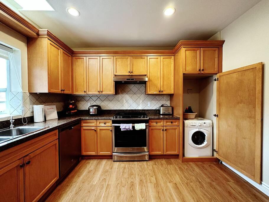 Super Cosy 8Bed & 6Bath In Vancouver Heart Near To Airport And Downtown Ngoại thất bức ảnh