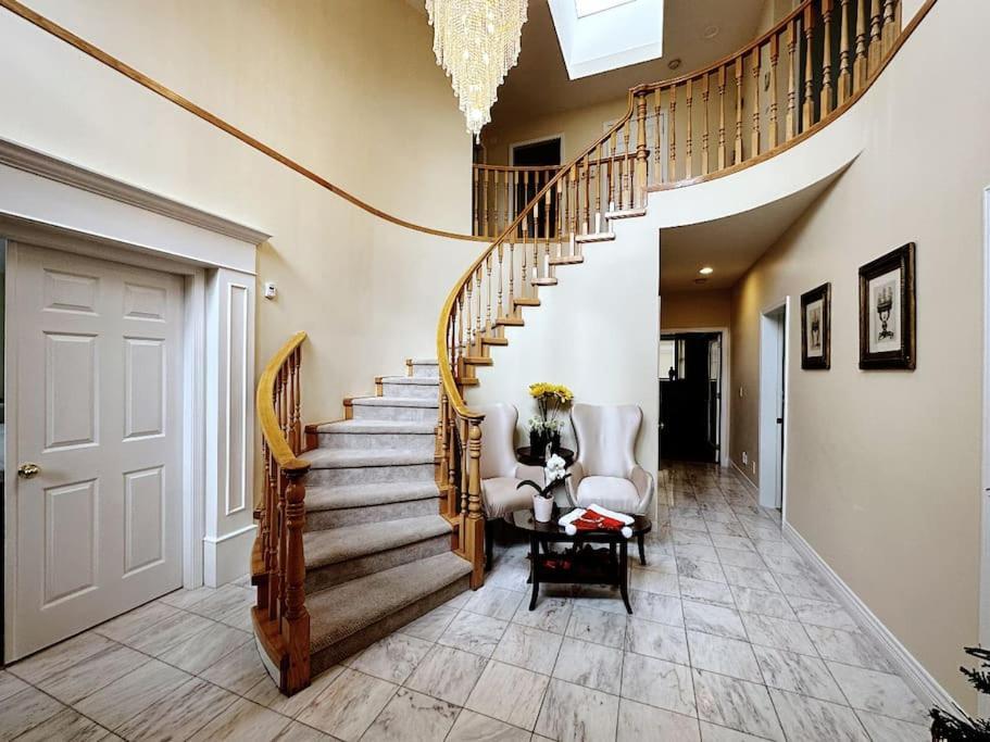 Super Cosy 8Bed & 6Bath In Vancouver Heart Near To Airport And Downtown Ngoại thất bức ảnh